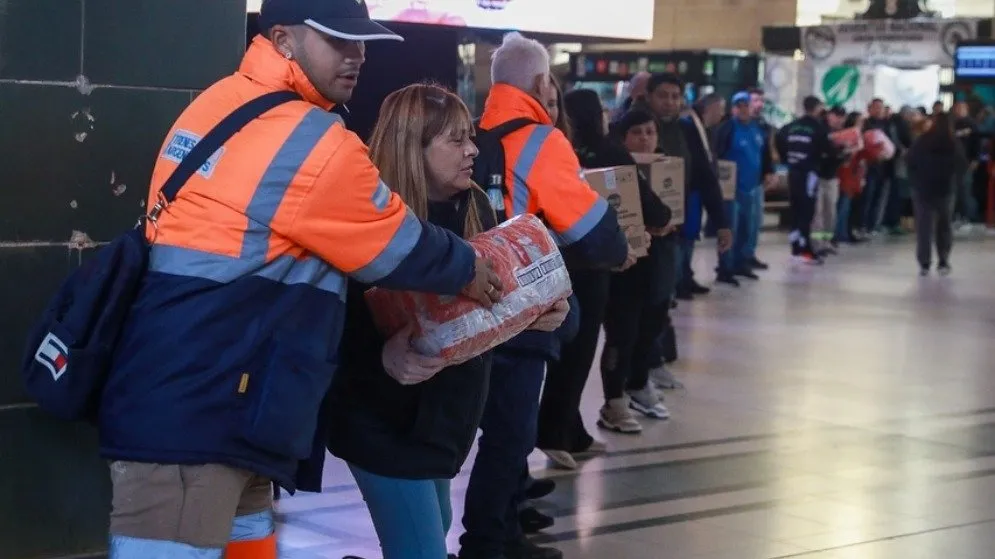 Con apoyo de Unión Ferroviaria, el Tren Solidario llegó a Campana y parte rumbo a Zárate